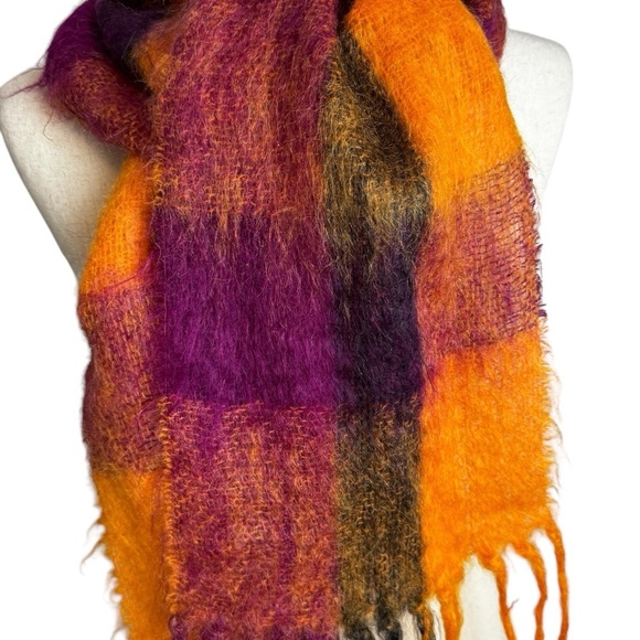 Carson Pirie Scott & Co.Plaid Scarf with Fringe Made In England mohair and wool - Picture 10 of 13
